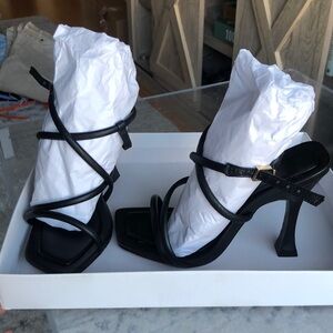 BRAND NEW NEVER WORN Schutz Strappy sandals heels
